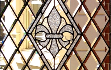 Bevelled styles  of leadlighting are often seen in modern doors and sidelights
