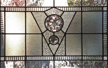 Art deco sleadlighting designs fit comfortably into modern homes.
